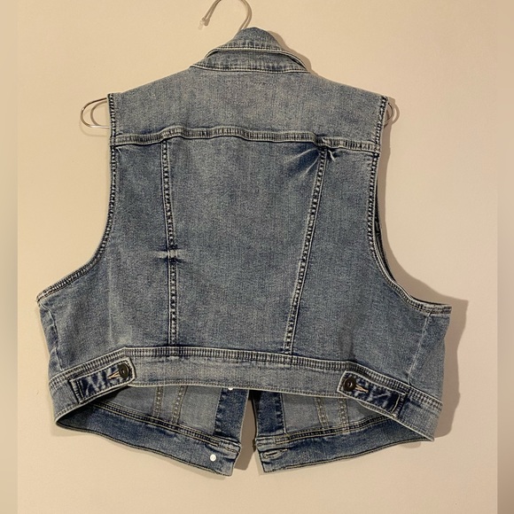Torrid vintage stretch fitted denim vest size 1 - Picture 3 of 3